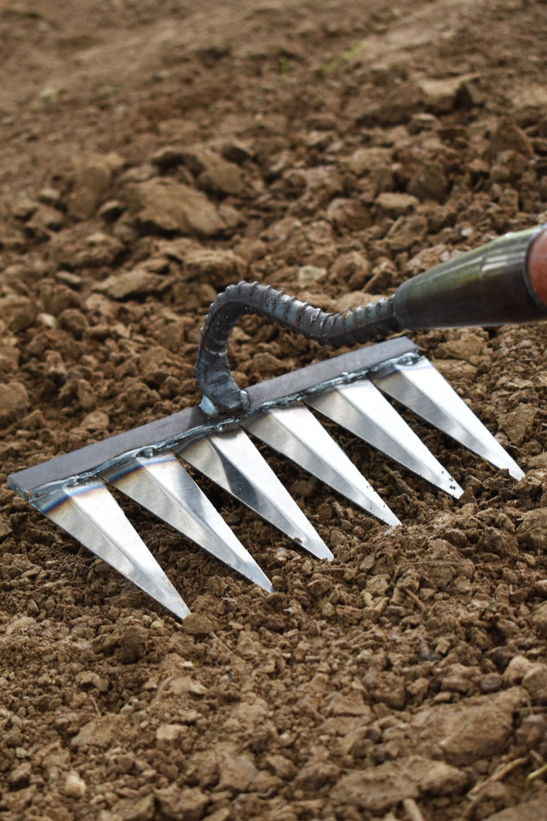 Garden Rake™ - De robuuste onkruidhark van ijzer